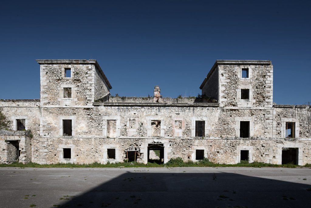 Fachada principal del palacio de los duque de Estrada en Llanes, Asturias