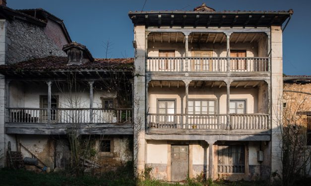 CON MUCHOS DÍAS DE RETRASO