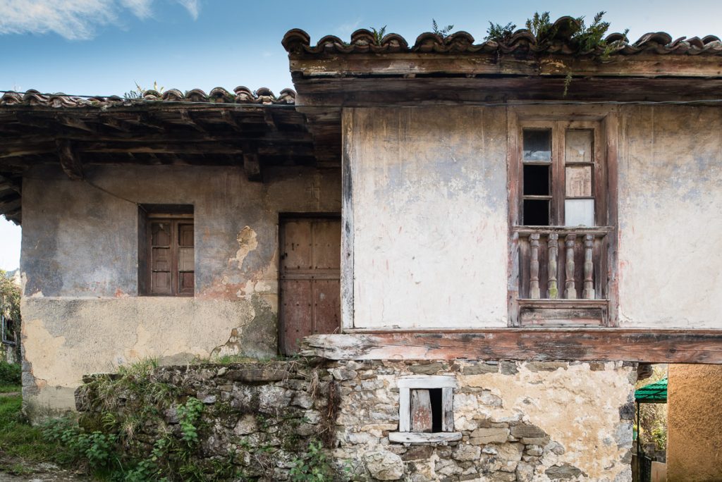 Casas abandonadas en Castañera, Bimenes