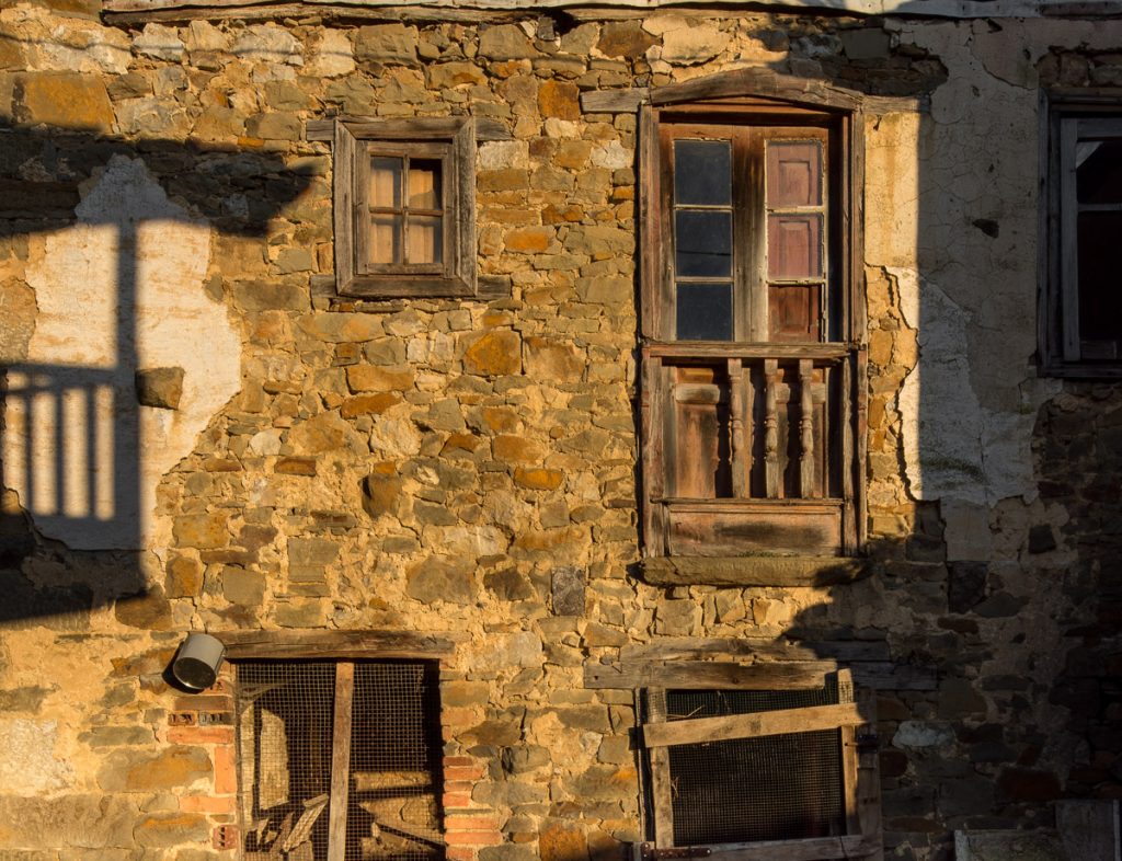 Detalle de una casa de pueblo en Castañera, Bimenes