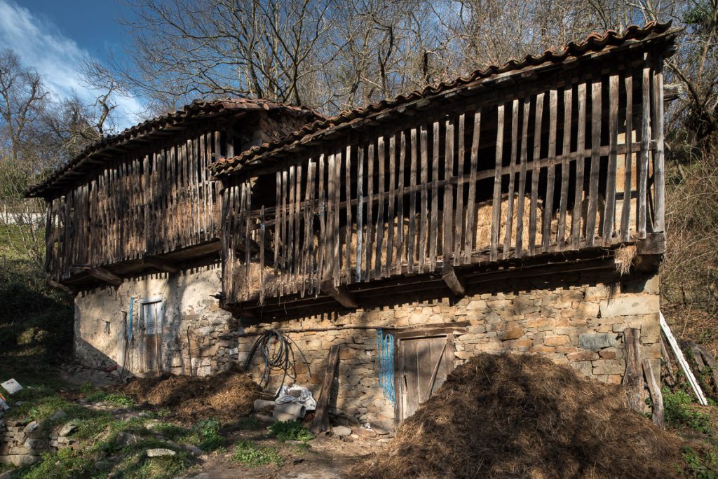 Graneros en Castañera, Bimenes