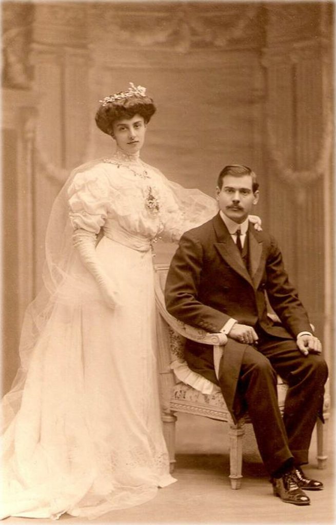Eduardo Jardón y Teresa Ron en un retrato de boda realizado en el estudio de Kaulak