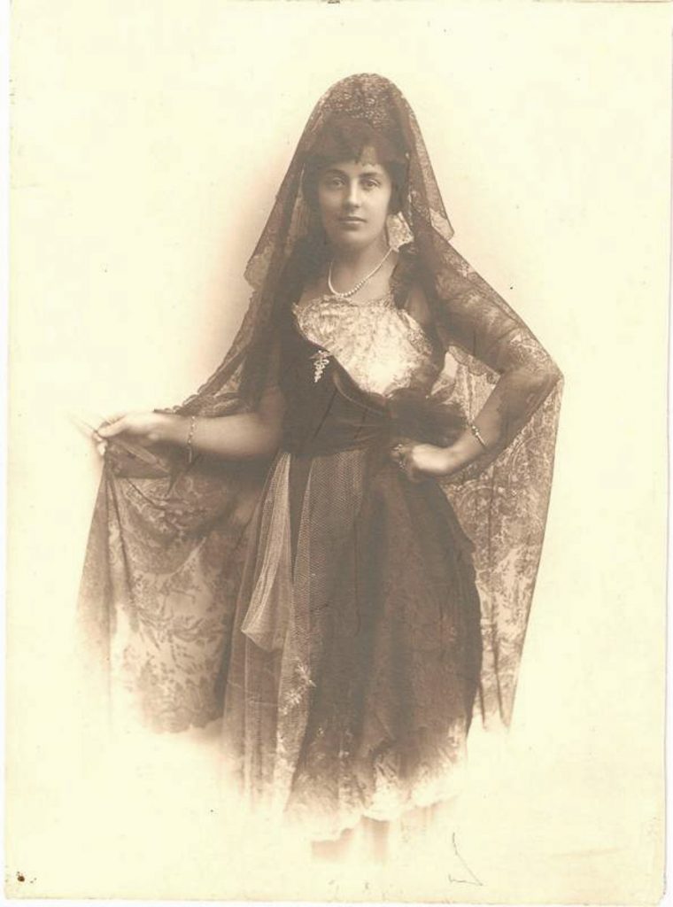 Teresa Ron, esposa del indiano Eduardo Jardón retratada por Kaulak