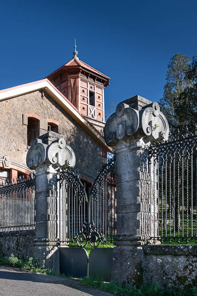 Nueva entrada modernista a El Palacio de Doriga en Salas