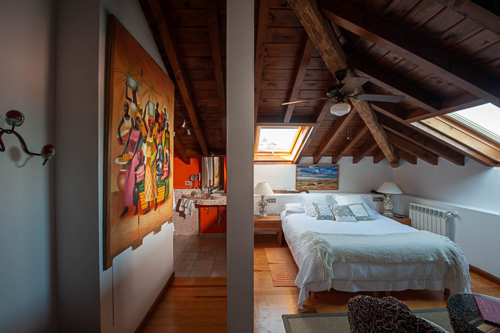 dormitorio de una casa de indianos  convertida en hotel en Coya, Piloña
