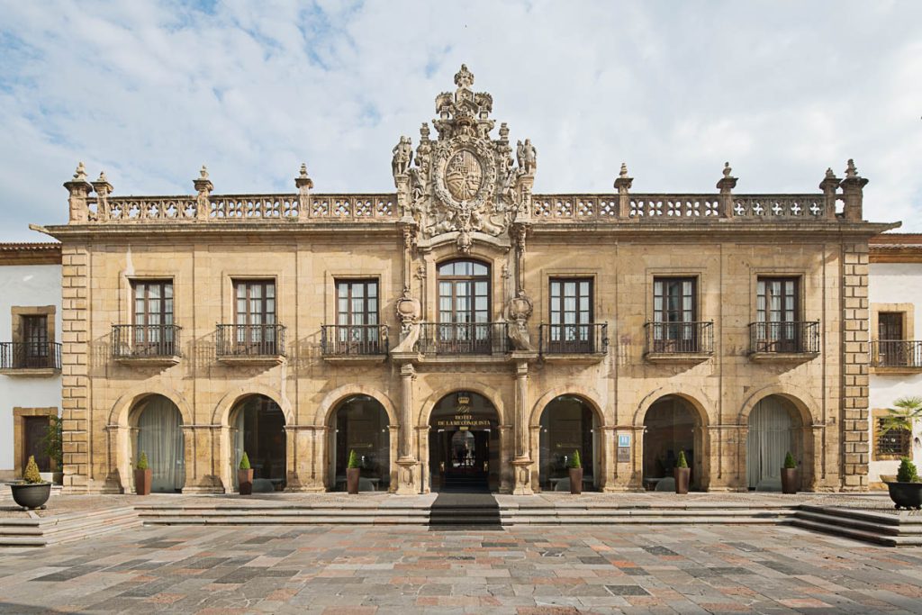 Portada de El Hospicio Provincial de Oviedo atribuída al arquitecto Manuel Reguera